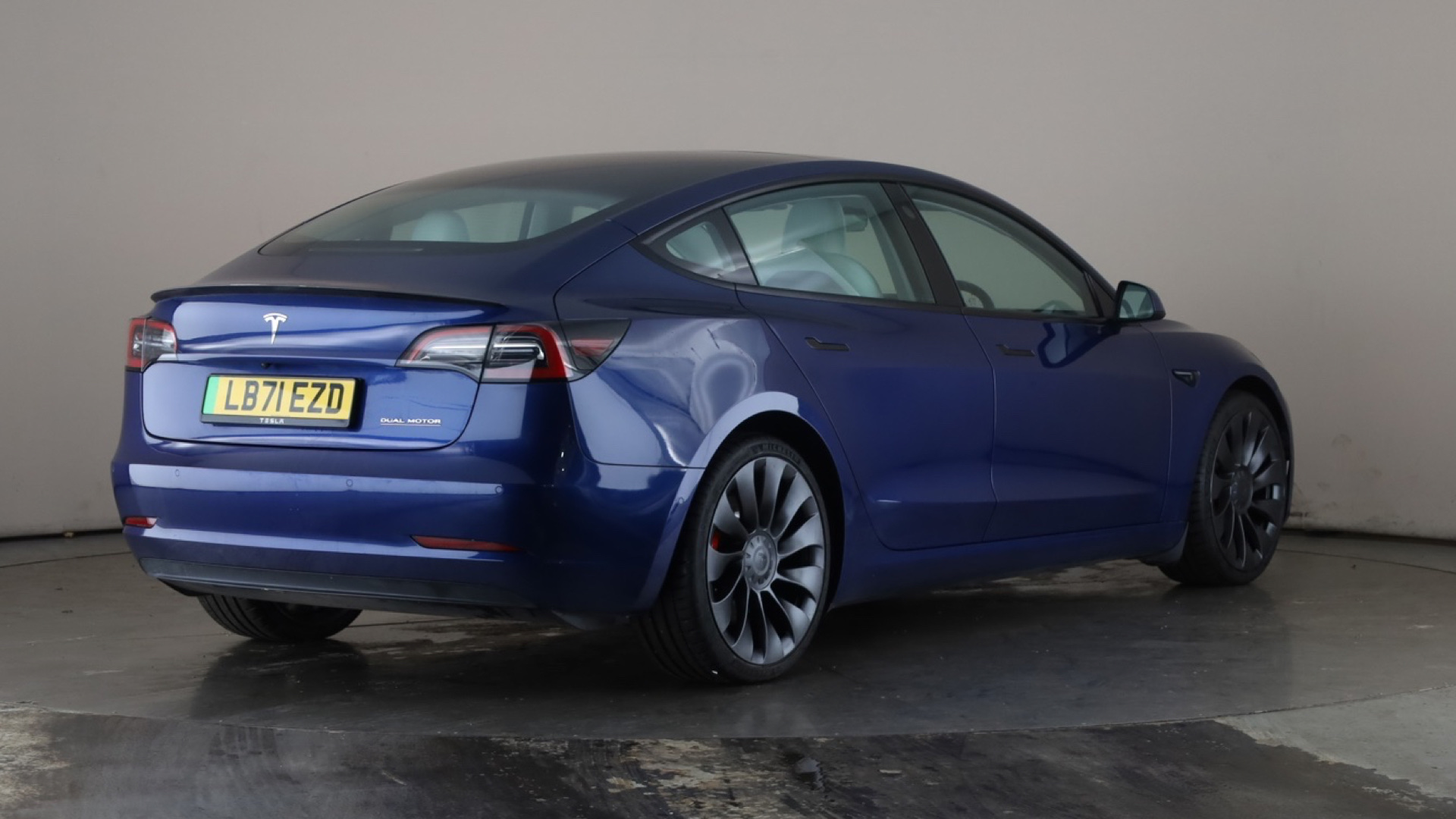 4027665 Performance AWD 4dr [Performance Upgrade] Auto