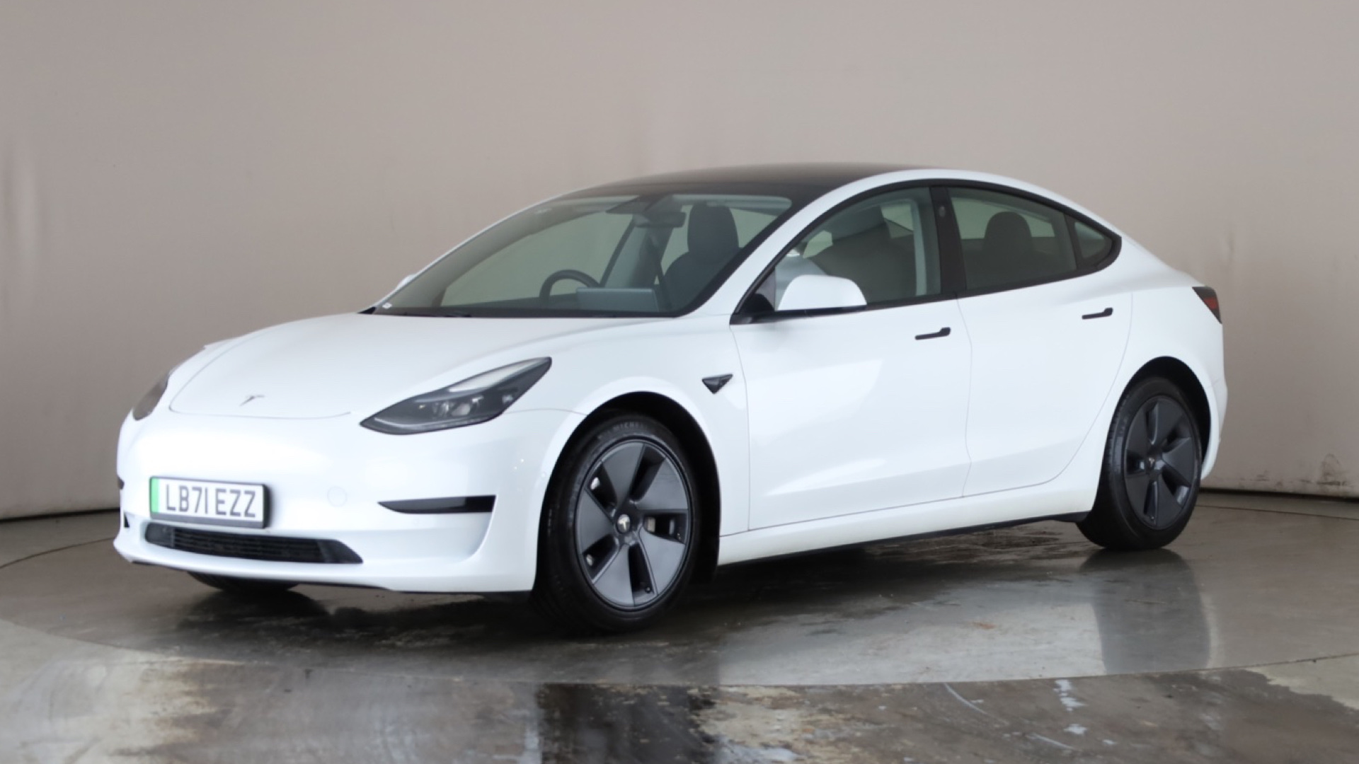 Standard Plus 4dr Auto [2021]