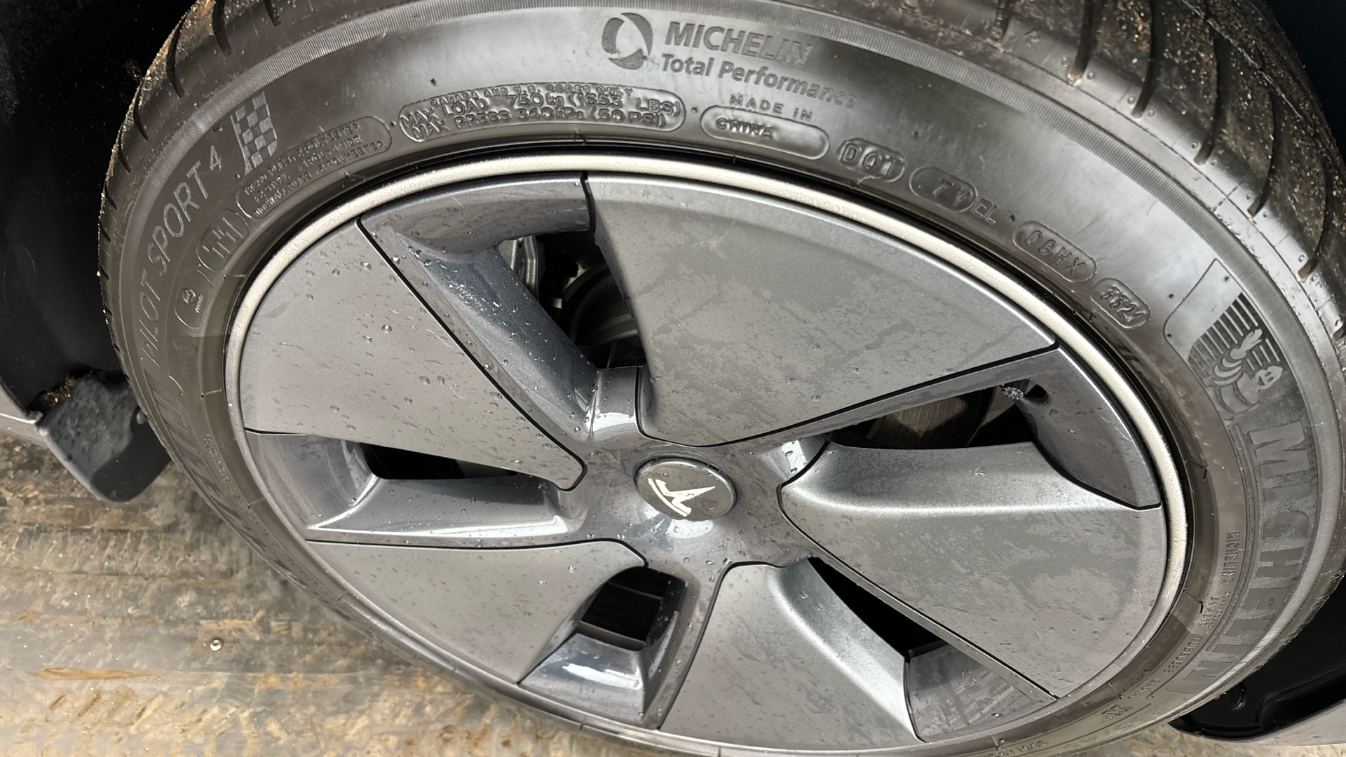 4027777 Long Range AWD 4dr Auto