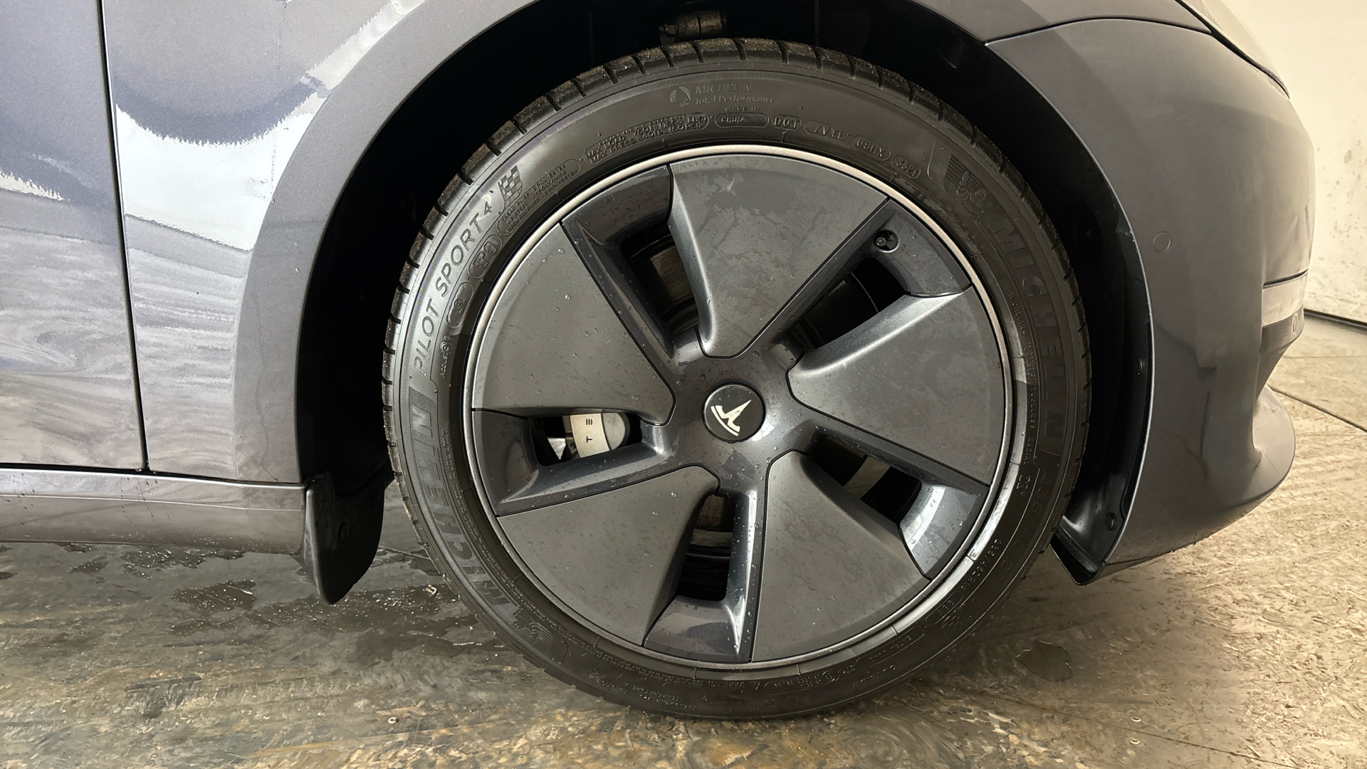 4027777 Long Range AWD 4dr Auto