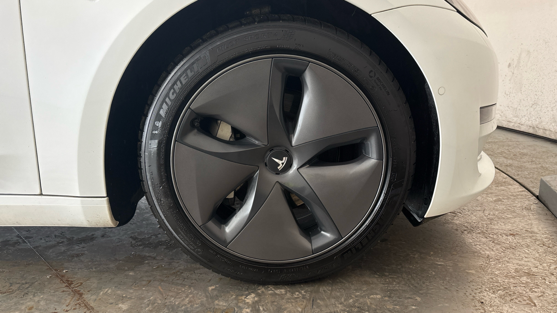 4020920 Long Range AWD 4dr Auto