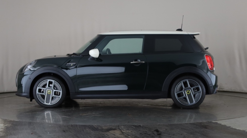 MINI HATCHBACK Image 2