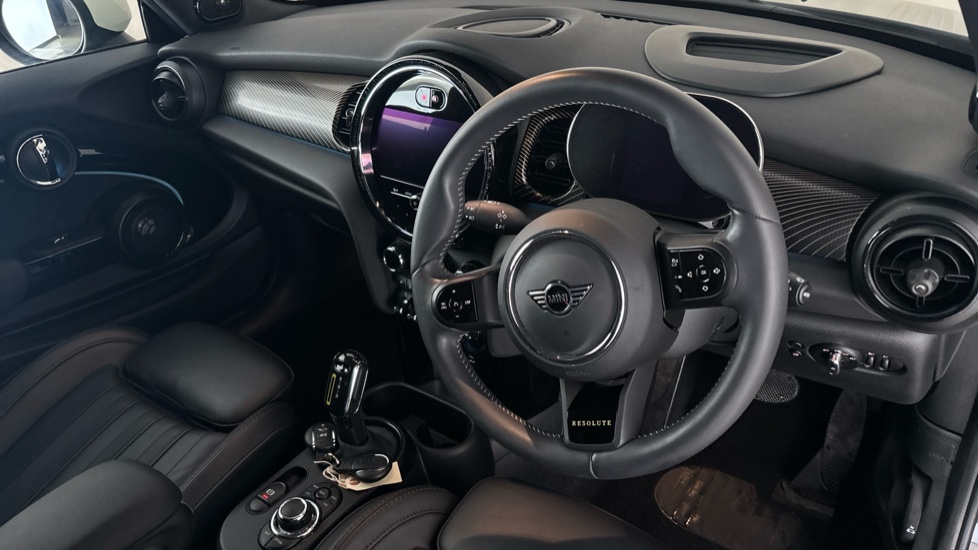 MINI HATCHBACK Image 9