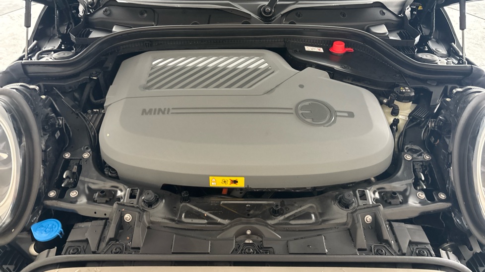 MINI HATCHBACK Image 16