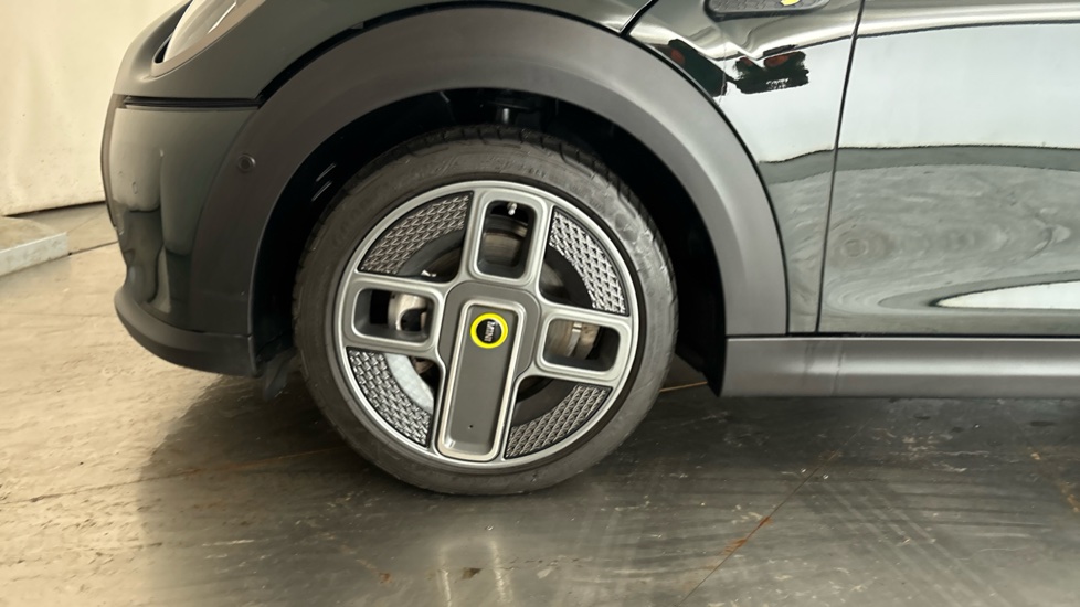 MINI HATCHBACK Image 17