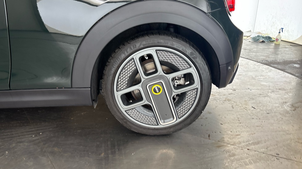MINI HATCHBACK Image 18