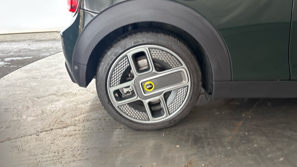 MINI HATCHBACK Image 19