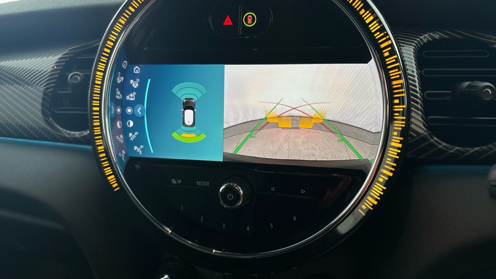 MINI HATCHBACK reverse camera