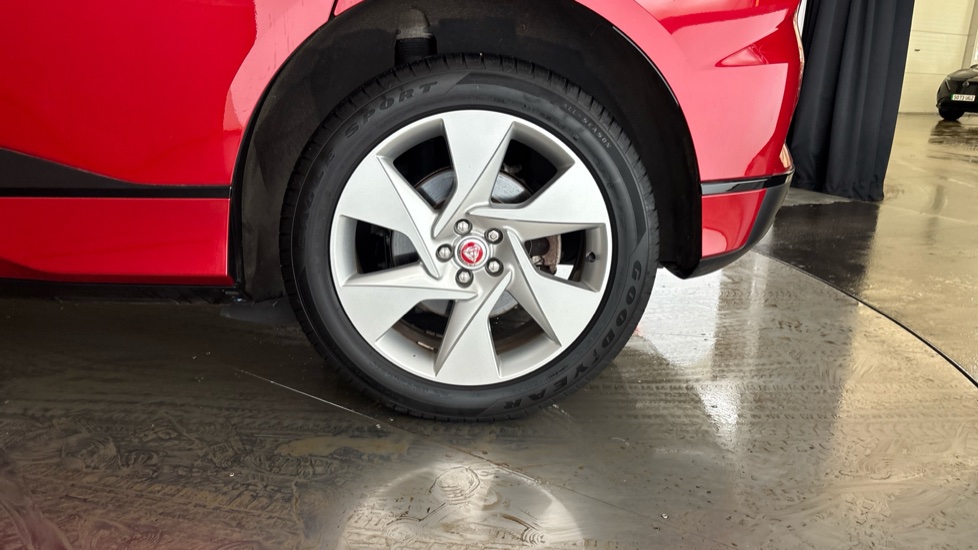 JAGUAR I-PACE Image 18