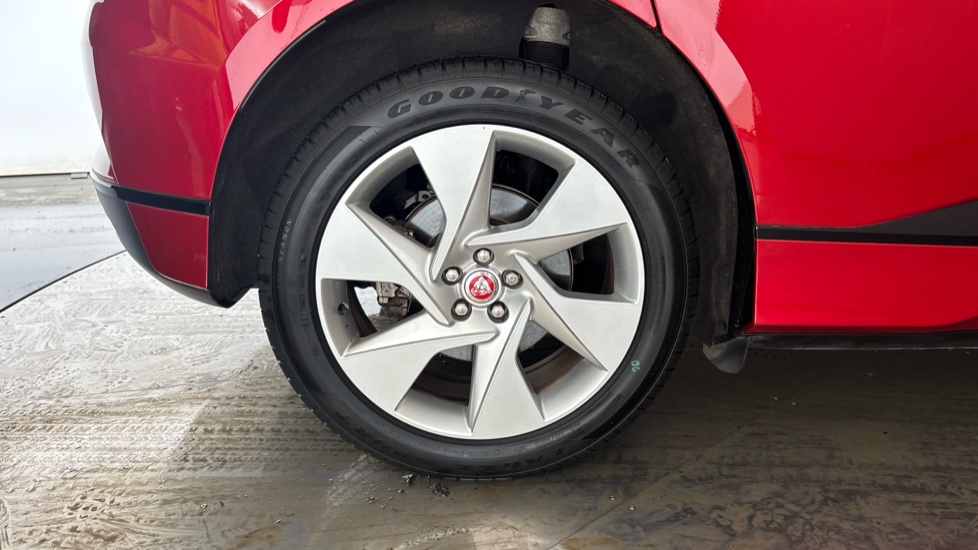 JAGUAR I-PACE Image 19