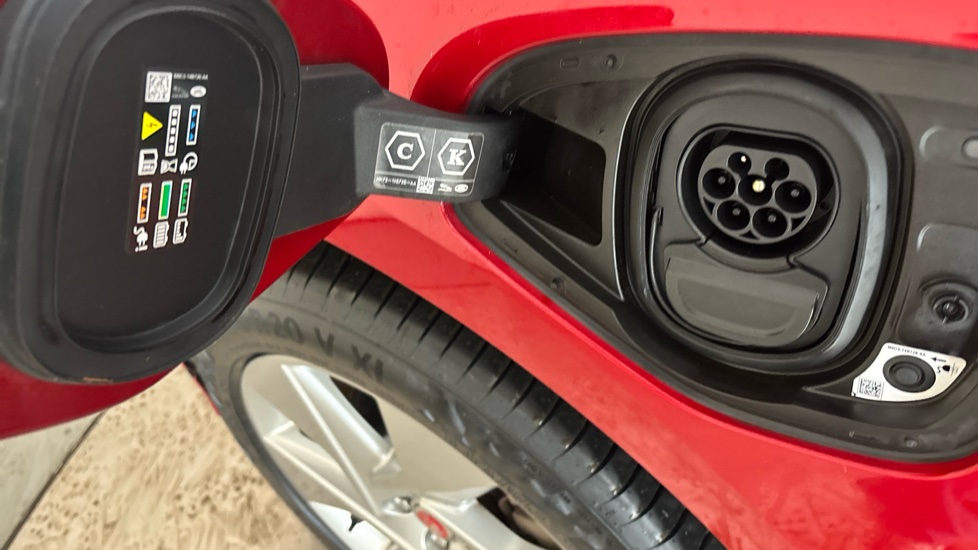 JAGUAR I-PACE Image 21