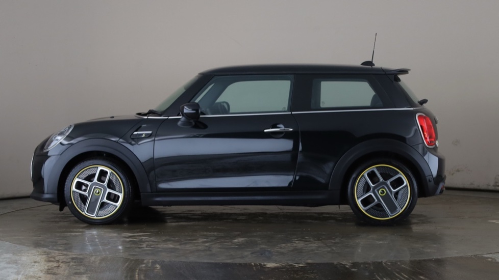 MINI HATCHBACK Image 2