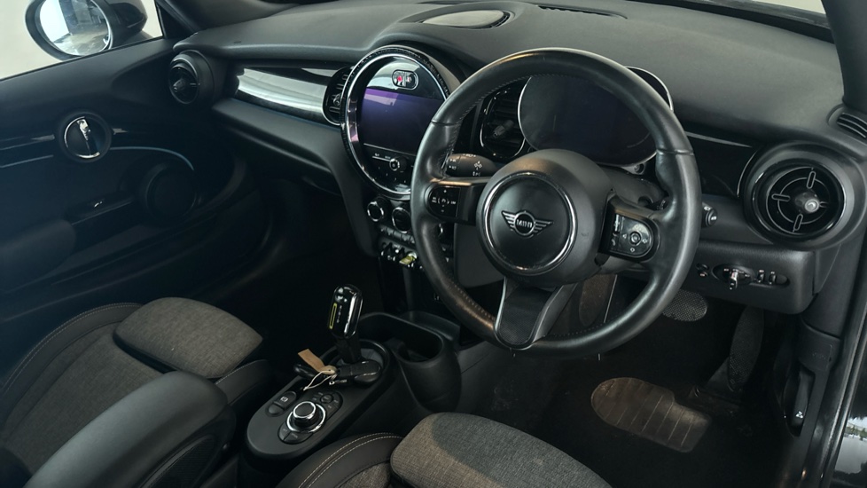 MINI HATCHBACK Image 9