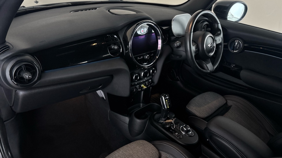 MINI HATCHBACK Image 10