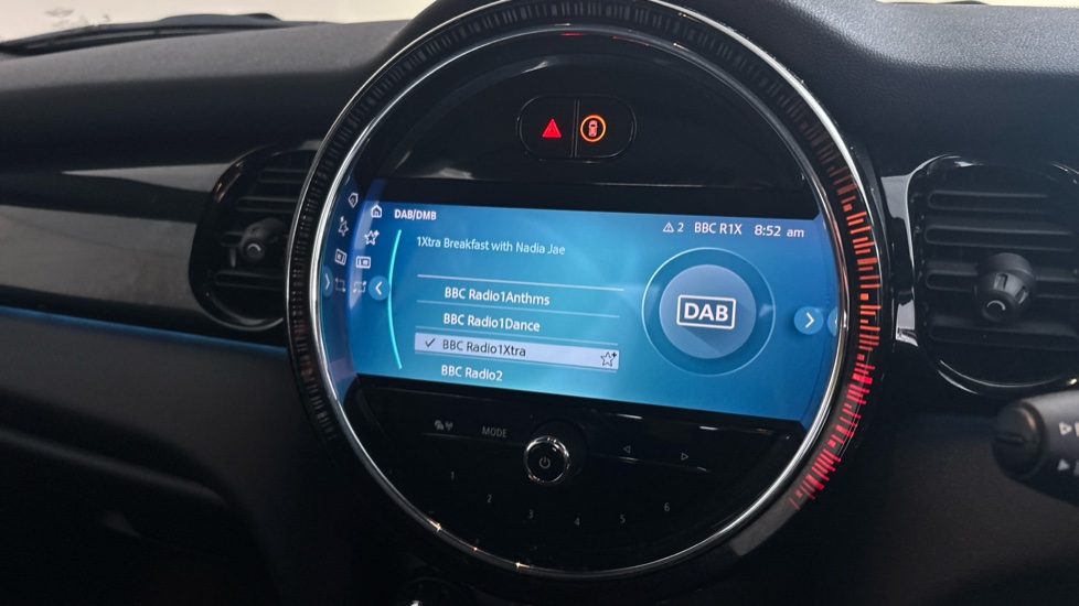 MINI HATCHBACK Image 12