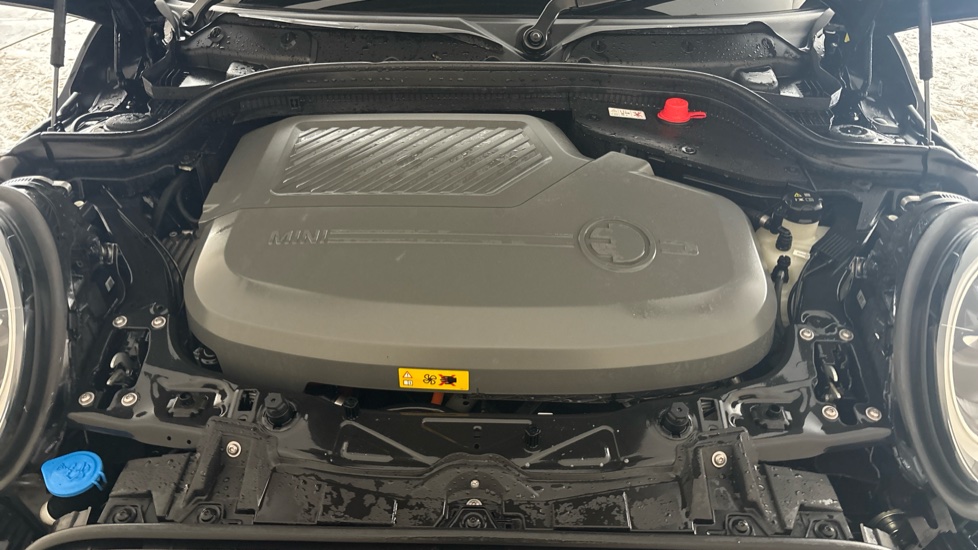 MINI HATCHBACK Image 16