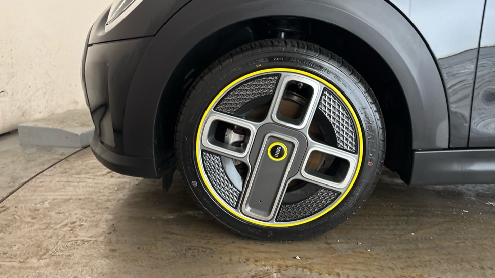 MINI HATCHBACK Image 17