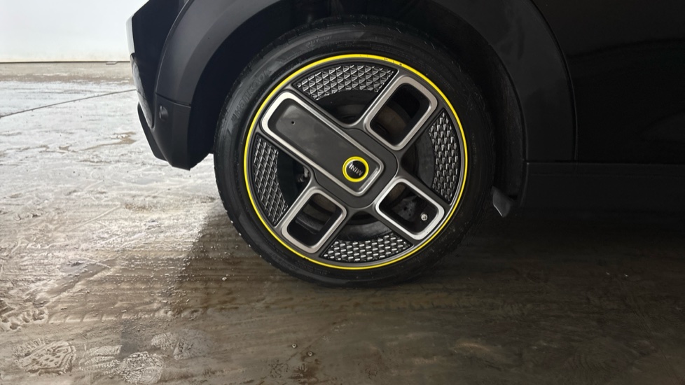 MINI HATCHBACK Image 19