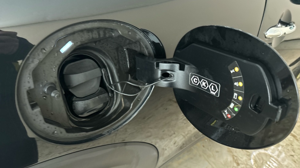 MINI HATCHBACK Image 21