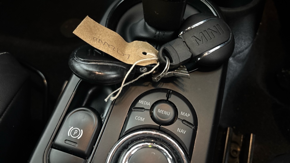 MINI HATCHBACK 2 keys