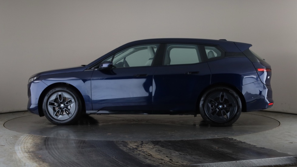 BMW iX Image 2