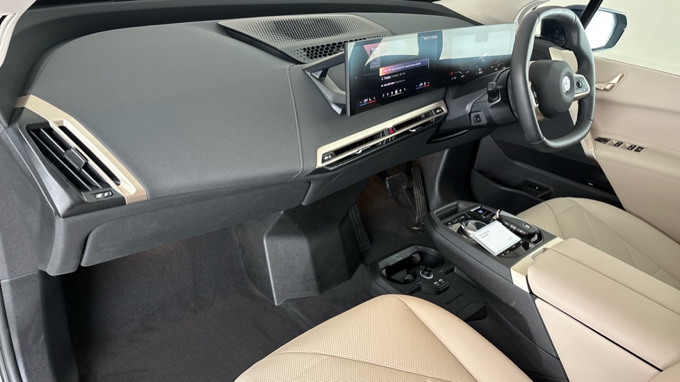 BMW iX Image 10