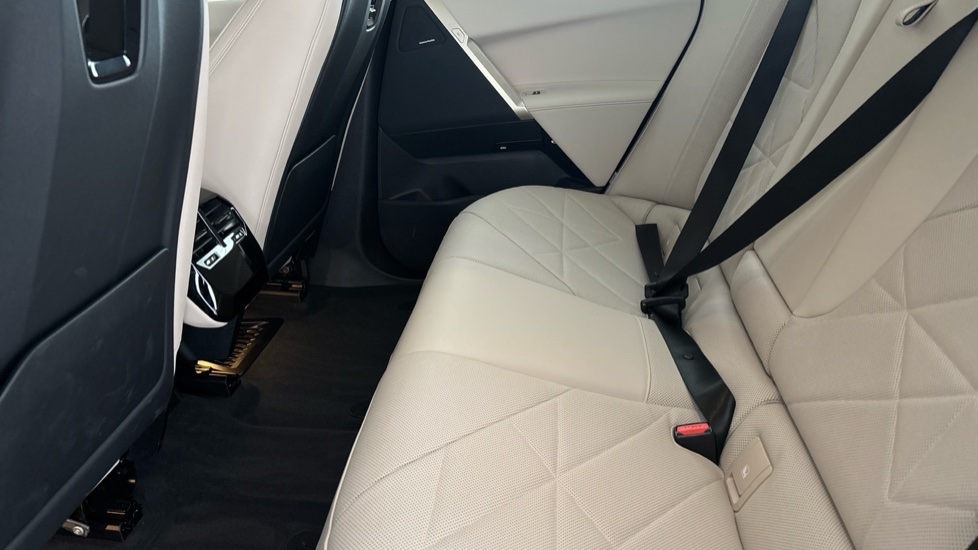 BMW iX Image 14
