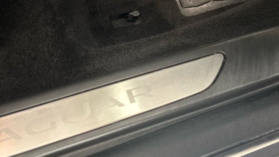 JAGUAR I-PACE scratches (both sides)