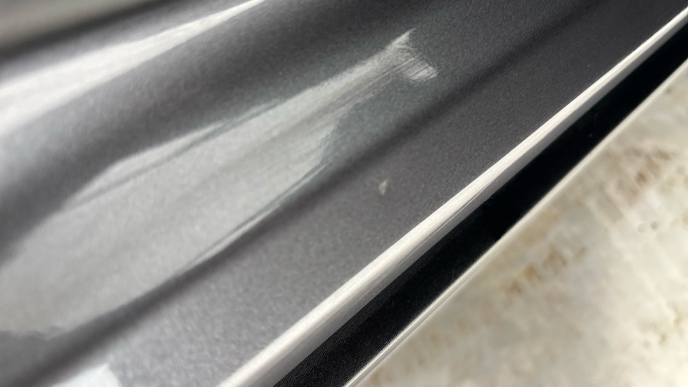 JAGUAR I-PACE chips and dent