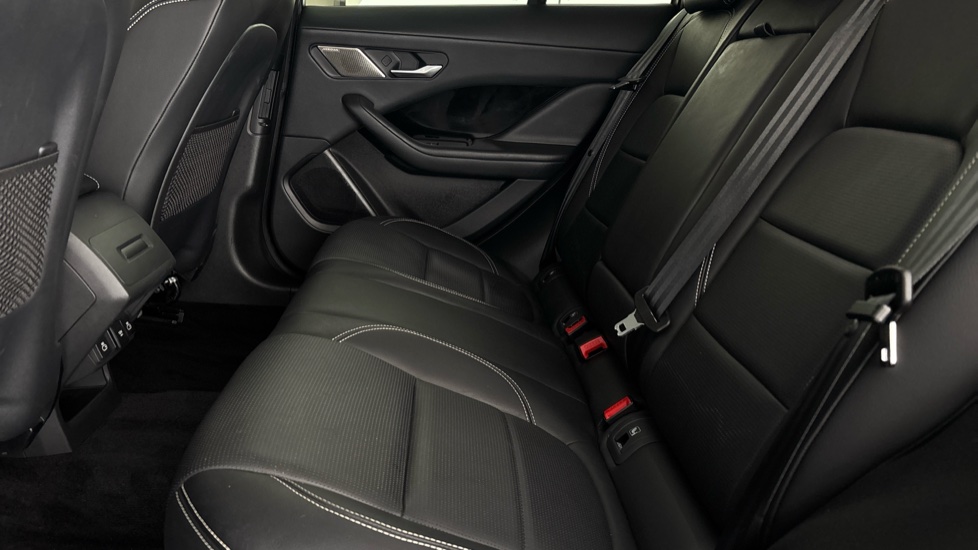 JAGUAR I-PACE Image 14