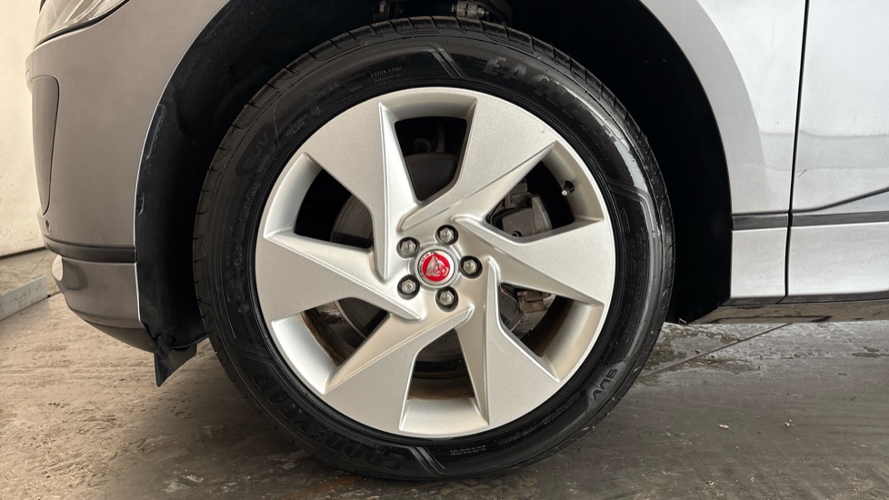 JAGUAR I-PACE Image 17