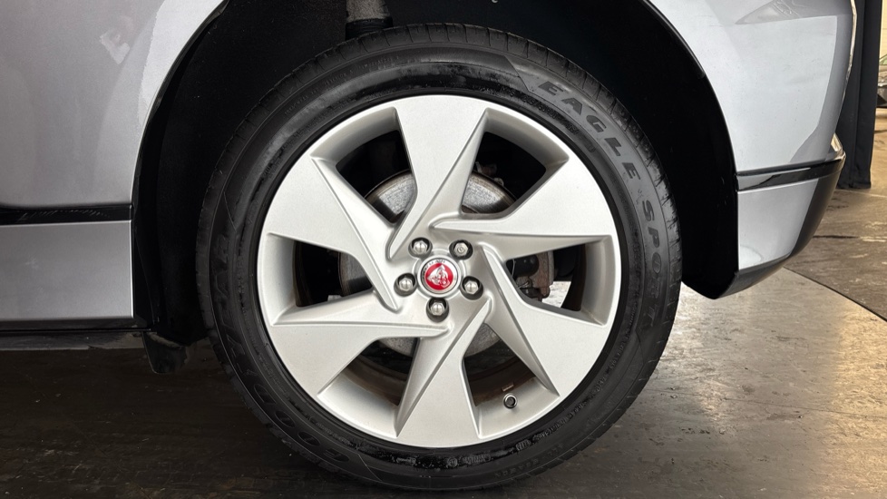 JAGUAR I-PACE Image 18