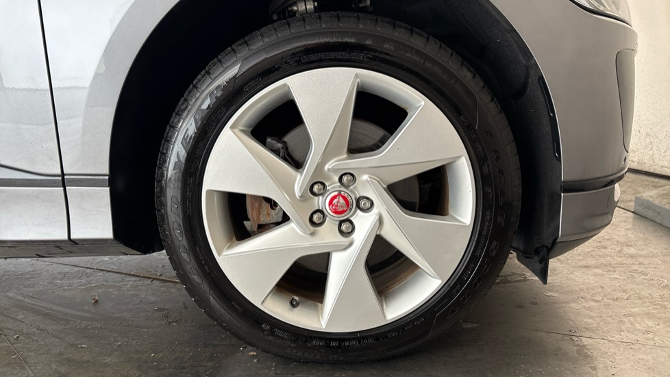 JAGUAR I-PACE Image 20