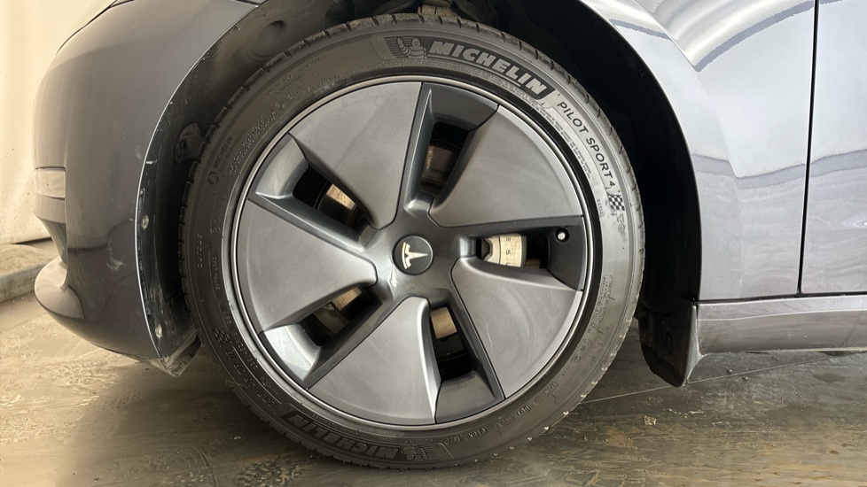 Tesla Model 3 Image 17