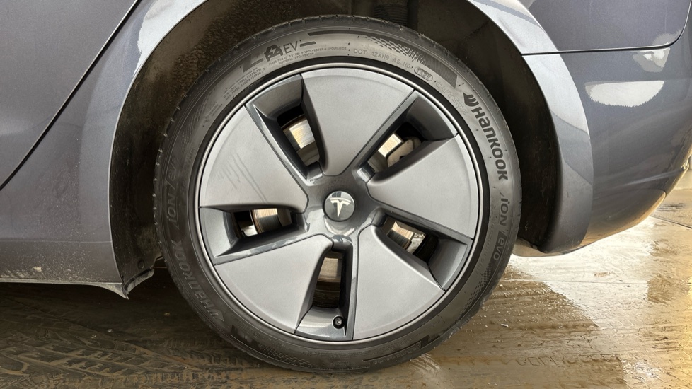 Tesla Model 3 Image 18