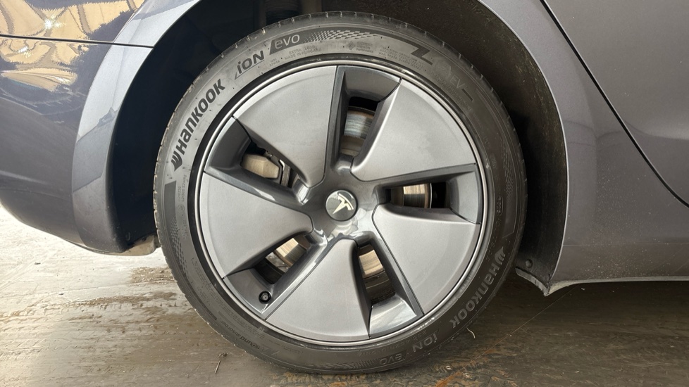 Tesla Model 3 Image 19