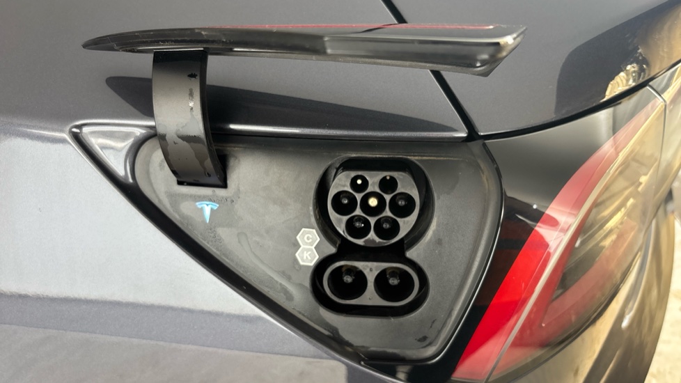 Tesla Model 3 Image 21