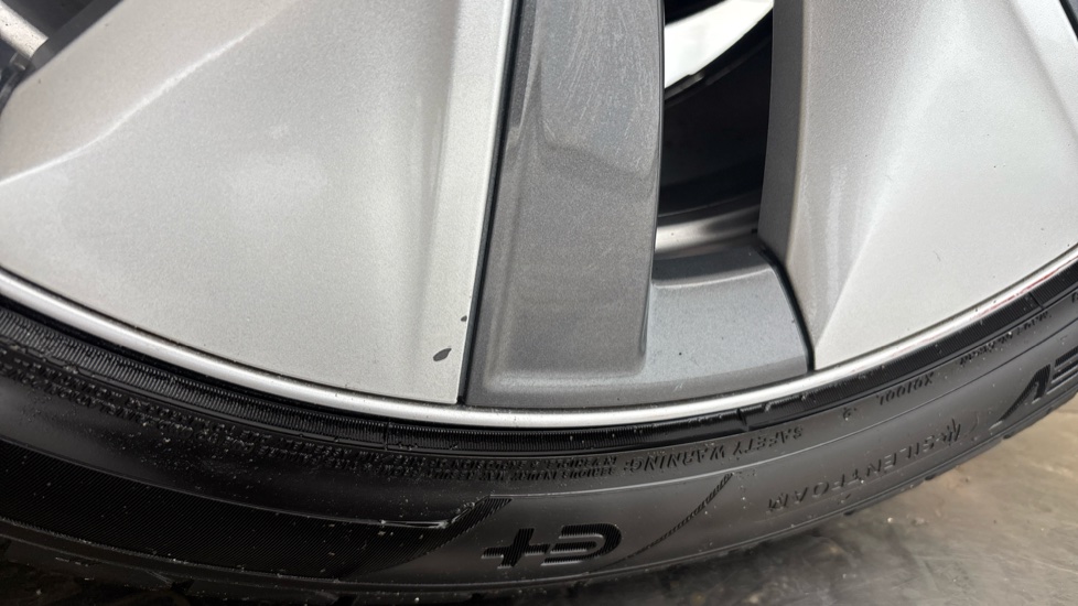 TESLA MODEL Y Scuff