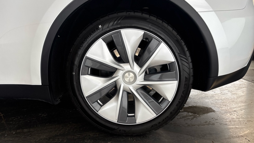 TESLA MODEL Y Image 18
