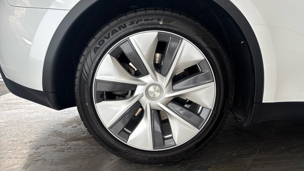 TESLA MODEL Y Image 19