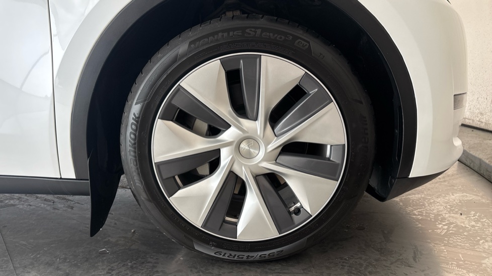 TESLA MODEL Y Image 20