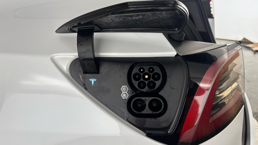 TESLA MODEL Y Image 21