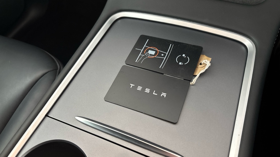 TESLA MODEL Y 2 keys available