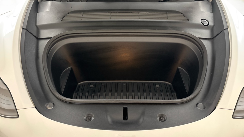 TESLA MODEL Y Image 16
