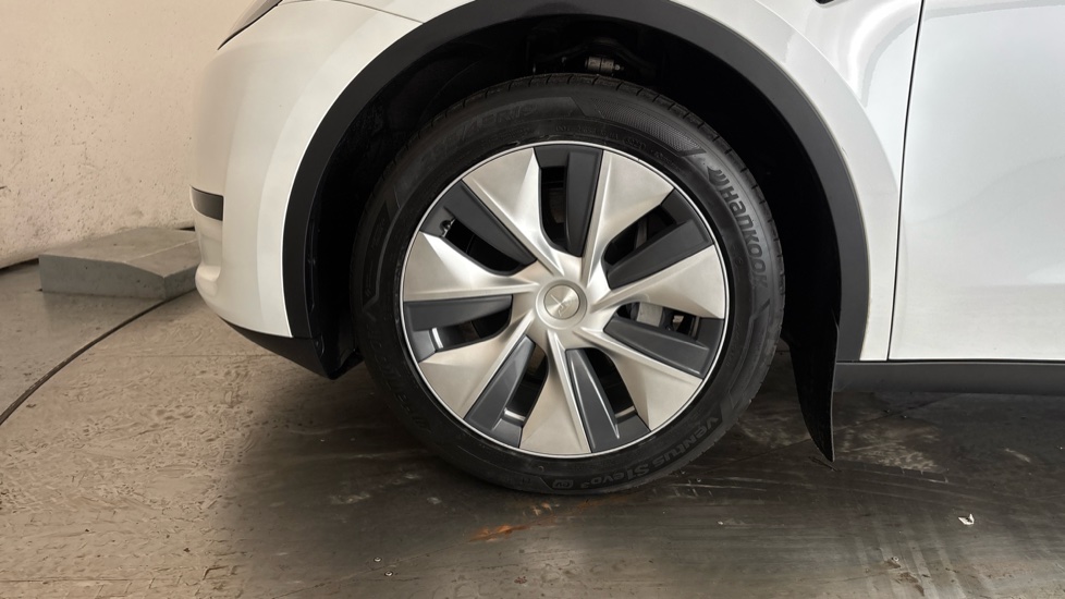 TESLA MODEL Y Image 17