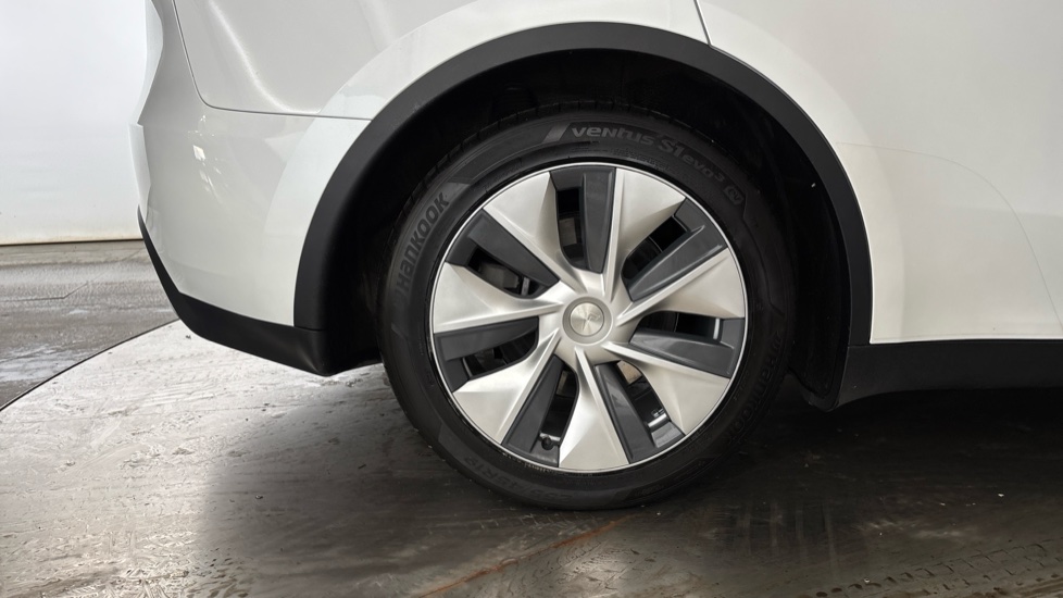 TESLA MODEL Y Image 19