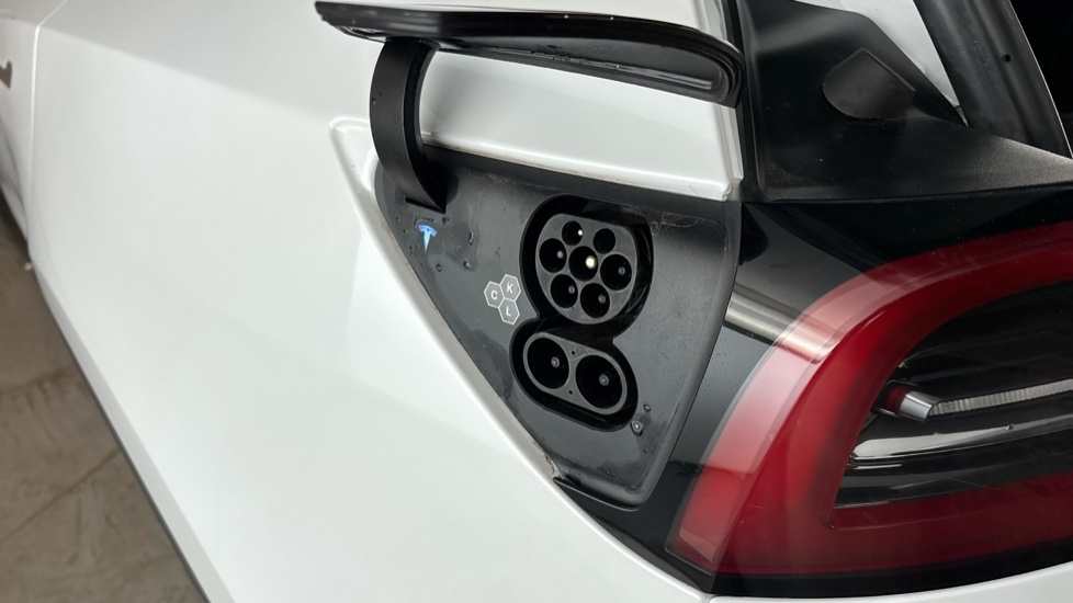 TESLA MODEL Y Image 21