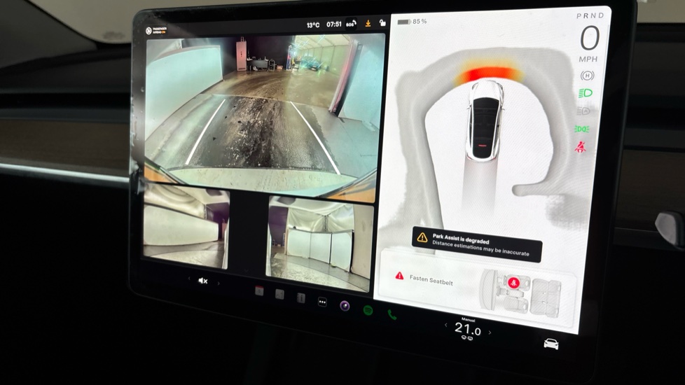 TESLA MODEL Y reverse camera