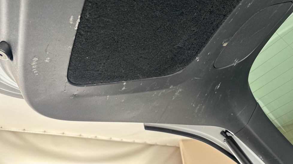 TESLA MODEL Y Scuff and scratches