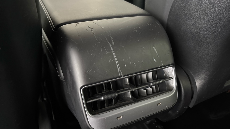 TESLA MODEL Y Scratches and scuff